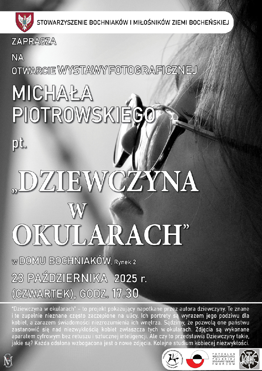 Dziewczyna w okularach